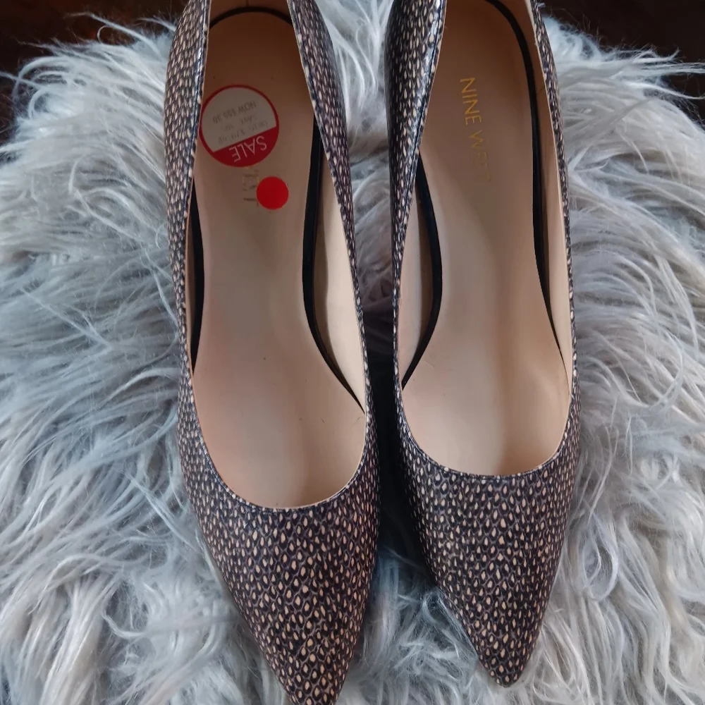 Nine West printed pumps Size 10 - Picture 3 of 6